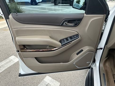 Used 2020 GMC Yukon XL SLT w/ Premium Edition RWD image 16