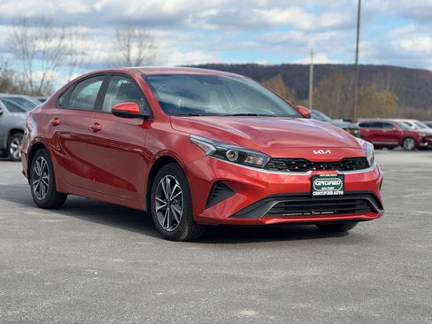 Used 2023 Kia Forte LXS w/ LXS Technology Package image 3