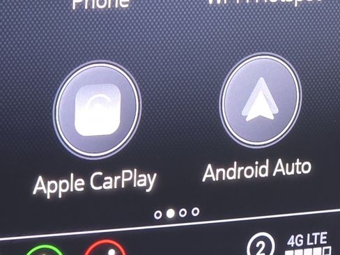 Used 2021 Chevrolet Traverse LT image 3