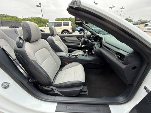 Used 2024 Ford Mustang Convertible RWD image 10