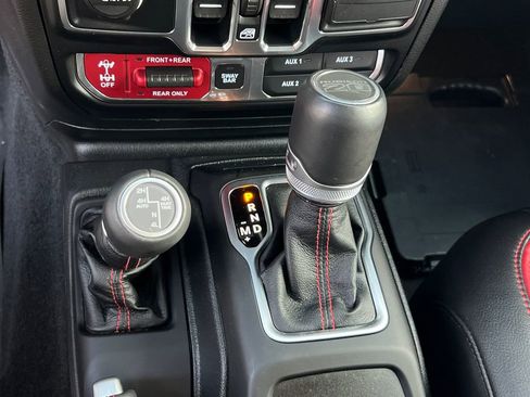 Used 2023 Jeep Wrangler Unlimited Rubicon 4xe image 28