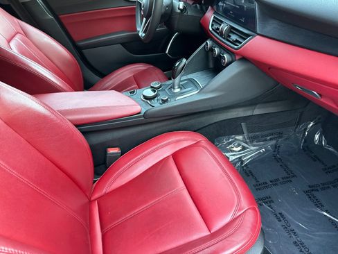 Used 2019 Alfa Romeo Giulia RWD image 14