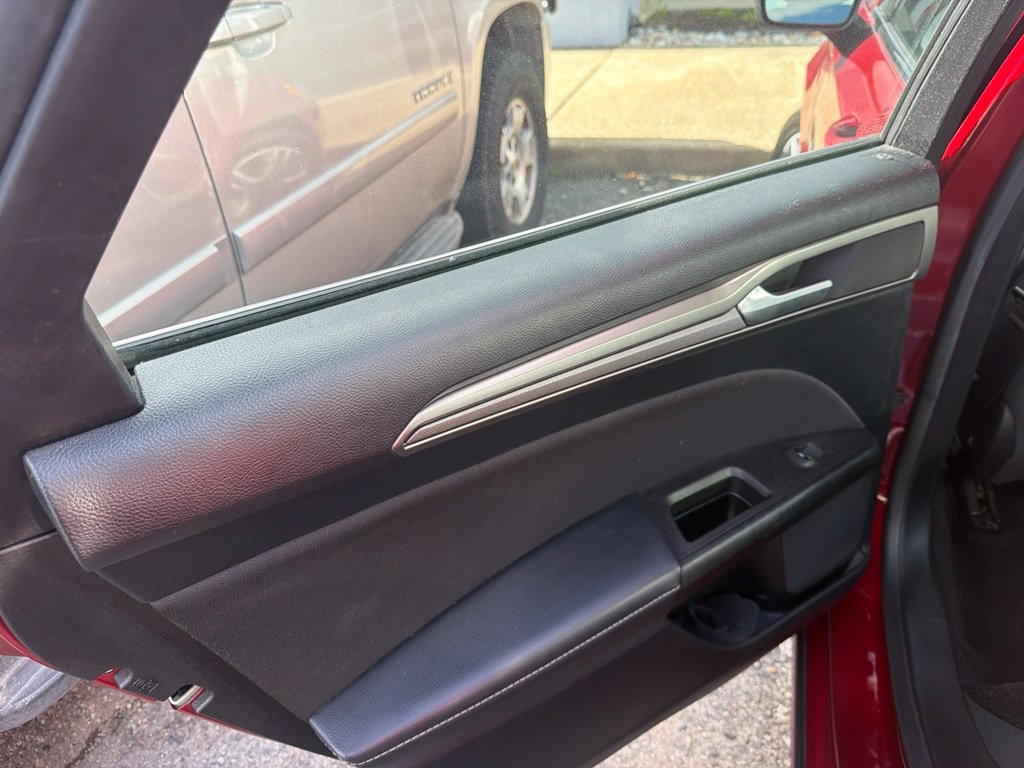 Used 2018 Ford Fusion SE FWD image 8