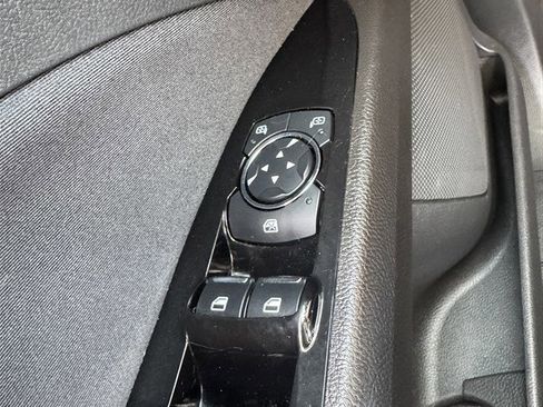 Used 2015 Ford Fusion SE image 25