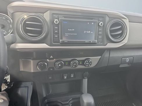 Used 2019 Toyota Tacoma SR5 AWD/4WD image 19