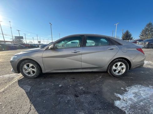 Used 2023 Hyundai Elantra SE w/ Preferred Accessory Package image 7