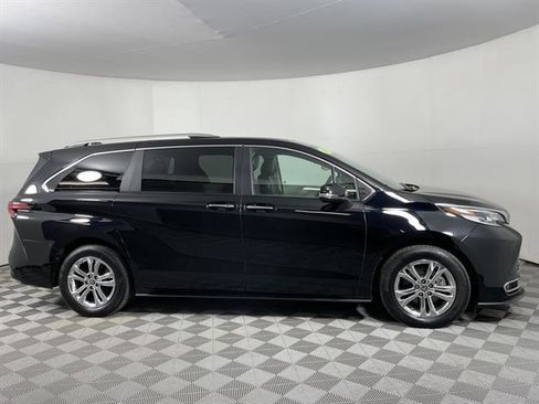Certified 2023 Toyota Sienna Platinum image 8