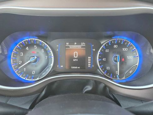 Used 2023 Chrysler Voyager LX image 21