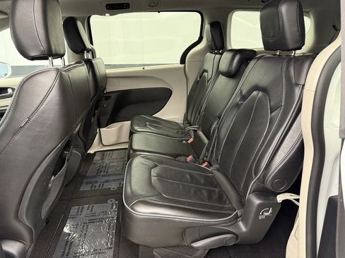 Used 2020 Chrysler Pacifica Limited w/ 8-pass Seating Package image 46