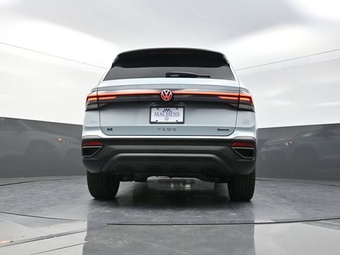 New 2026 Volkswagen Taos SE image 24