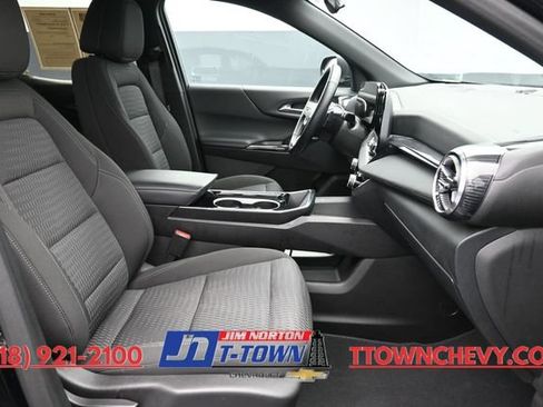 Used 2025 Chevrolet Equinox LT FWD image 28