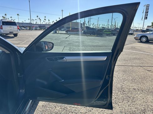 Used 2019 Volkswagen Passat 2.0T Wolfsburg image 21