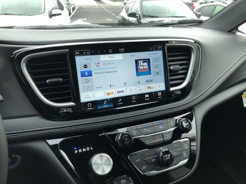 New 2026 Chrysler Pacifica Select image 21