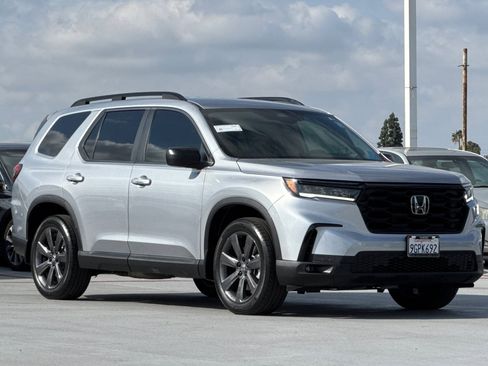 Certified 2023 Honda Pilot Sport image 6