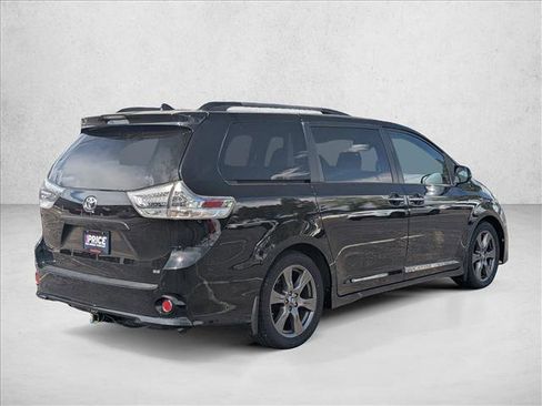 Used 2018 Toyota Sienna SE Premium image 5