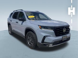 Used 2025 Honda Pilot TrailSport video 1