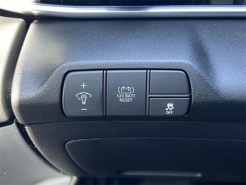 Used 2024 Hyundai Elantra Limited image 15