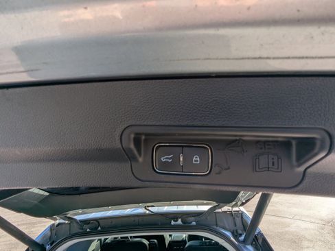 Used 2020 Ford Explorer XLT w/ Equipment Group 202A image 17