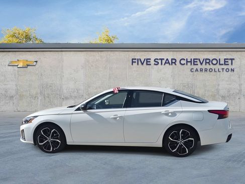 Used 2025 Nissan Altima 2.5 SR FWD image 6