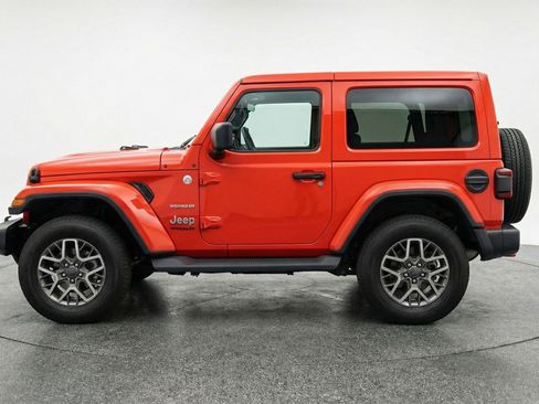 Used 2025 Jeep Wrangler Sahara image 5