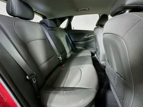 Used 2018 Hyundai Elantra GT image 29