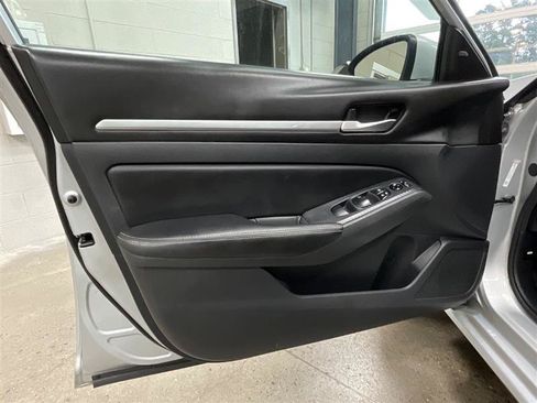 Used 2022 Nissan Altima 2.5 SV FWD image 10