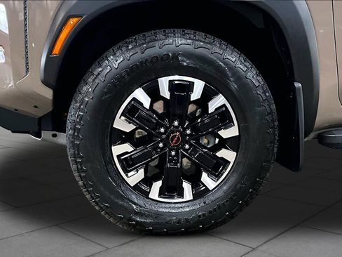 Used 2023 Nissan Frontier PRO-4X w/ Pro Convenience Package AWD/4WD image 11