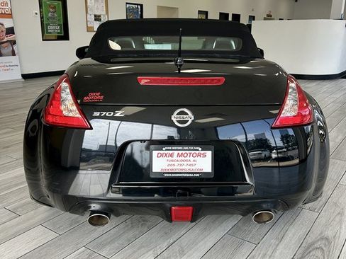 Used 2014 Nissan 370Z Touring w/ Navigation Package RWD image 8