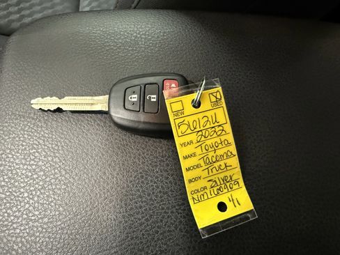 Used 2022 Toyota Tacoma SR5 w/ Technology Package image 24