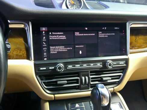 Used 2019 Porsche Macan AWD/4WD image 82