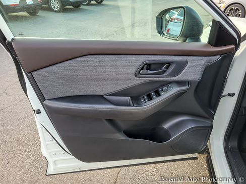 Used 2021 Nissan Rogue S image 22