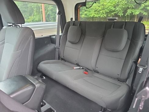 Used 2022 Jeep Wrangler Sport AWD/4WD image 9