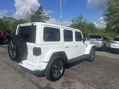 Used 2023 Jeep Wrangler Unlimited Sahara AWD/4WD image 5