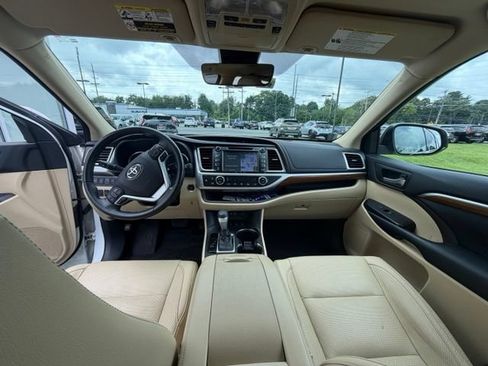 Used 2018 Toyota Highlander Limited AWD/4WD image 11
