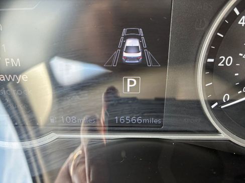 Used 2025 Nissan Versa SV image 33