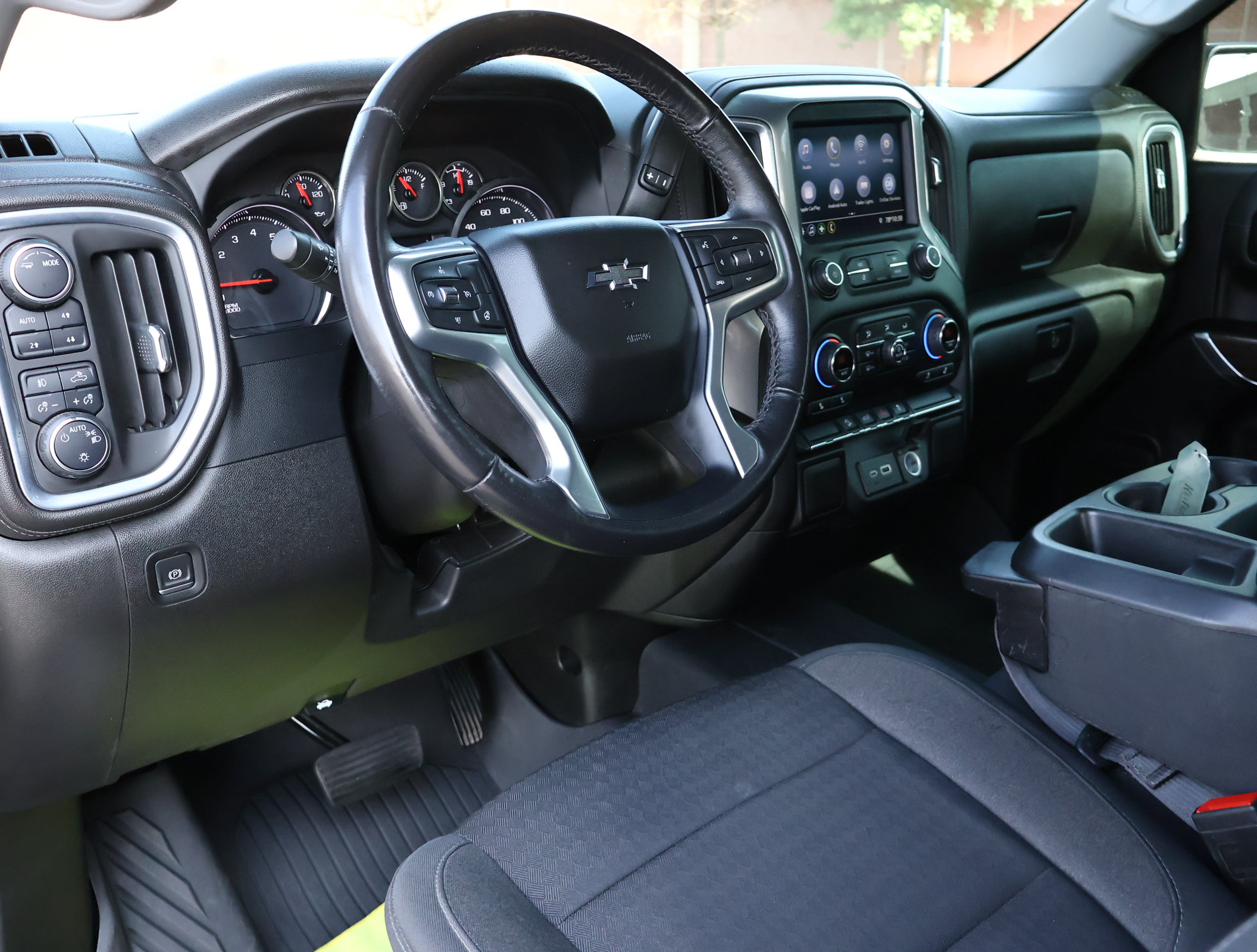 Used 2022 Chevrolet Silverado 1500 RST w/ Z71 Off-Road Package AWD/4WD image 3