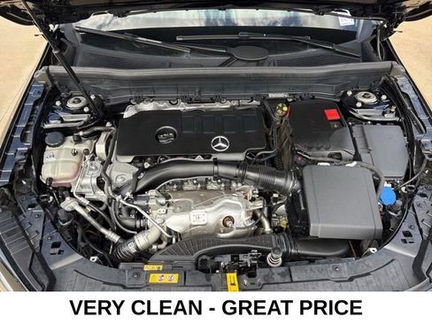 Used 2023 Mercedes-Benz GLB 250 4MATIC w/ Premium Package image 21