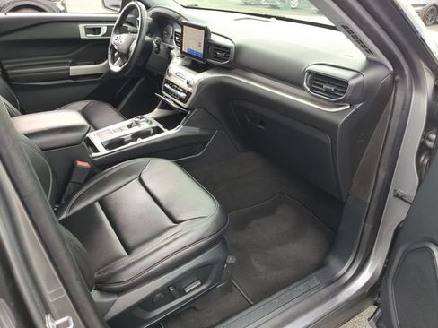 Used 2021 Ford Explorer XLT w/ Equipment Group 202A RWD image 35