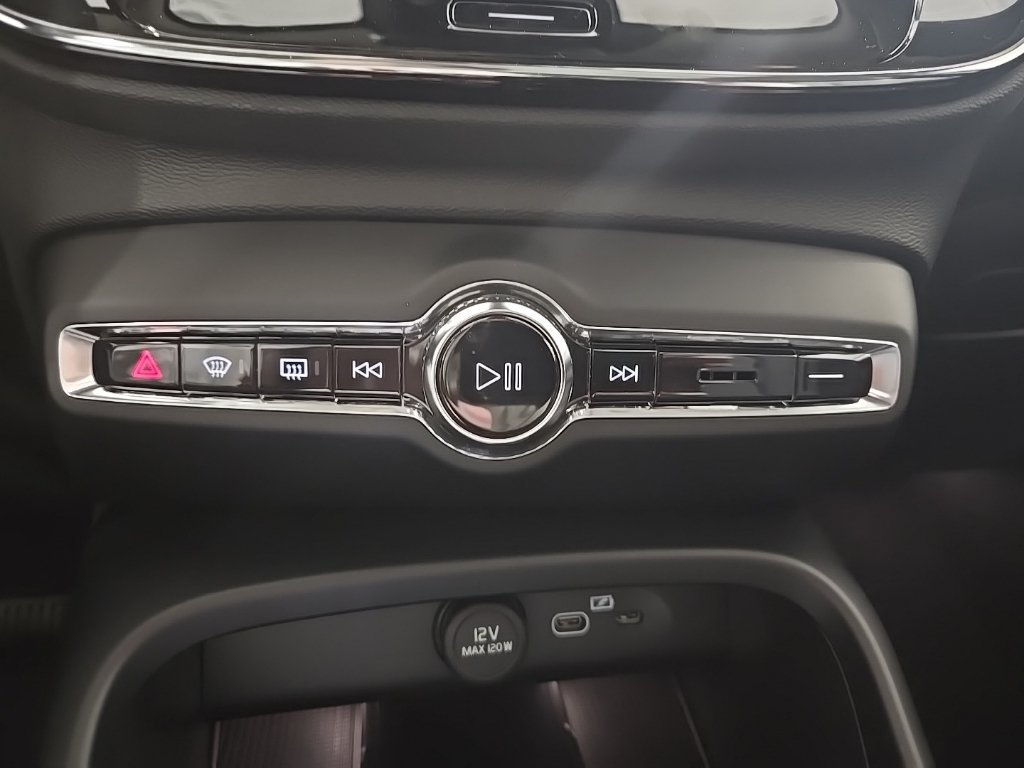 Used 2026 Volvo XC40 B5 Plus w/ Protection Package Premier AWD/4WD image 14
