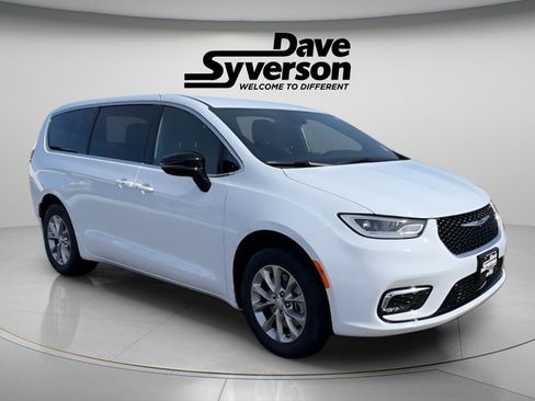 New 2026 Chrysler Pacifica Select AWD/4WD image 7