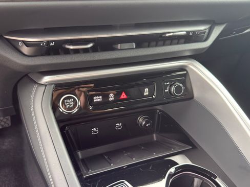 Used 2025 Audi Q5 Premium w/ Convenience Package AWD/4WD image 11