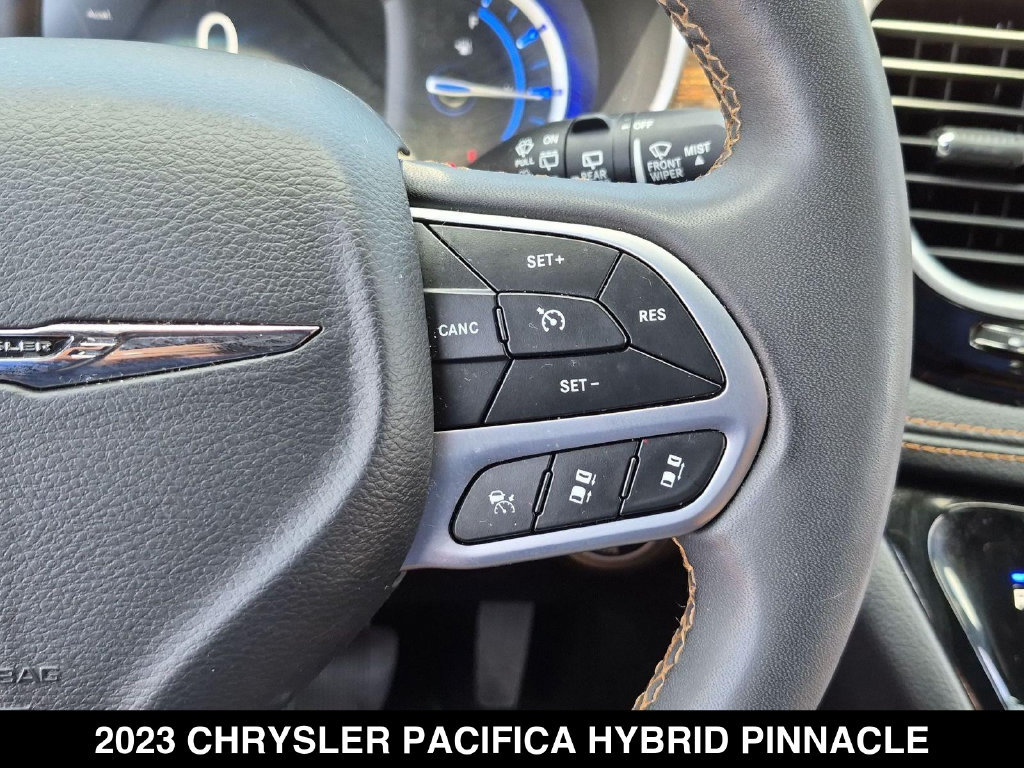Used 2023 Chrysler Pacifica Pinnacle FWD image 19