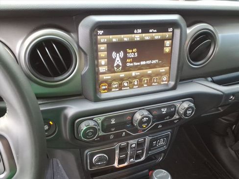 Used 2022 Jeep Gladiator Sport AWD/4WD image 26