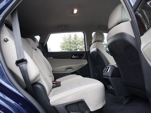 Used 2017 Kia Sorento LX image 32