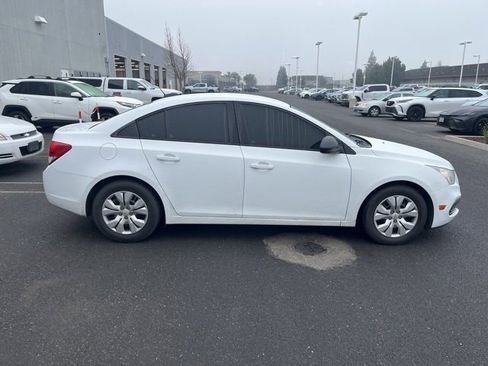Used 2015 Chevrolet Cruze L image 4
