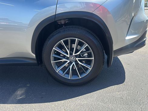 Used 2025 Lexus NX 350h AWD w/ Premium Package image 8