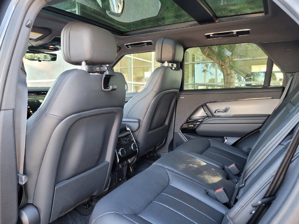 Used 2024 Land Rover Range Rover Sport SE AWD/4WD image 15