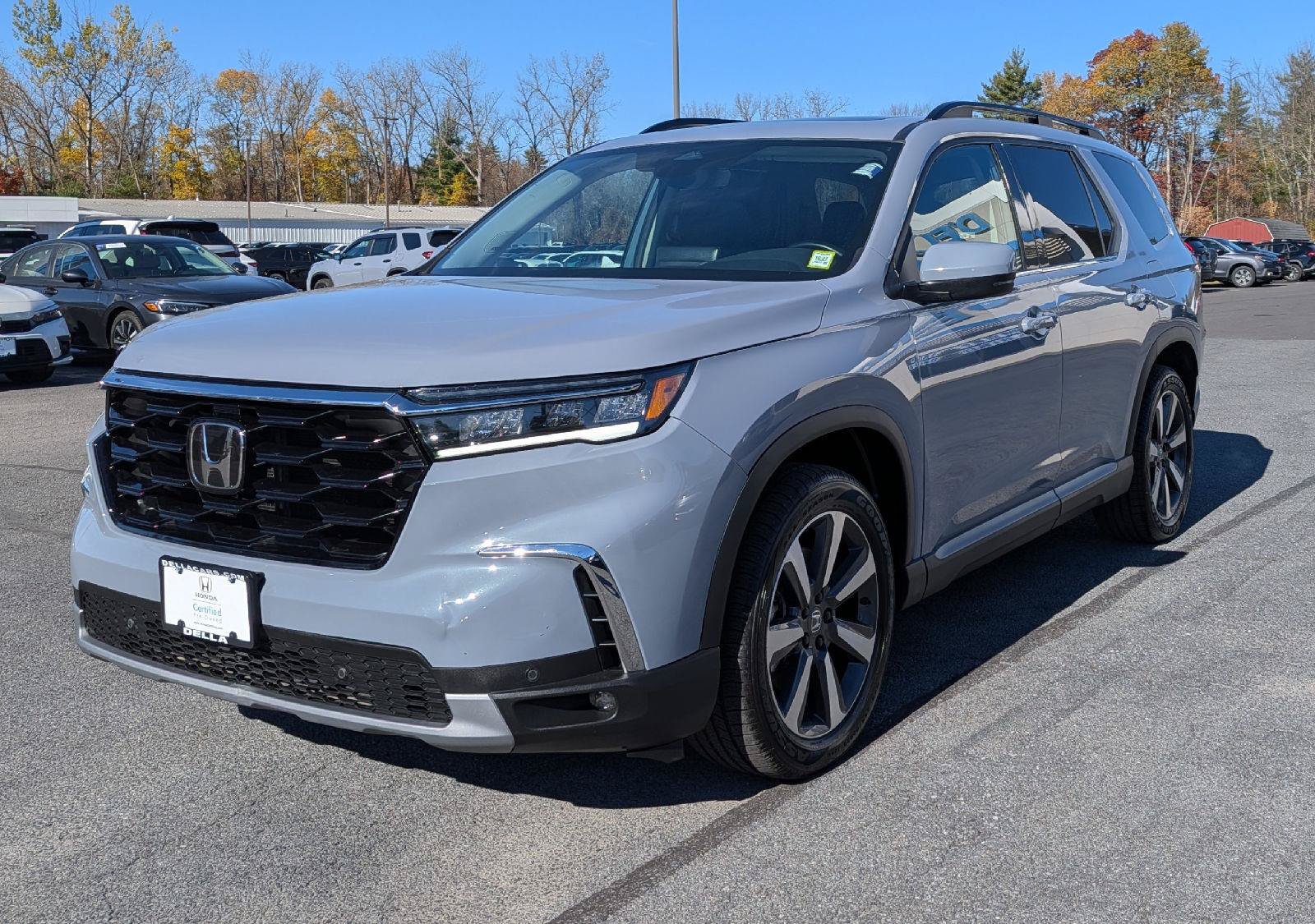 Certified 2025 Honda Pilot Touring image 4