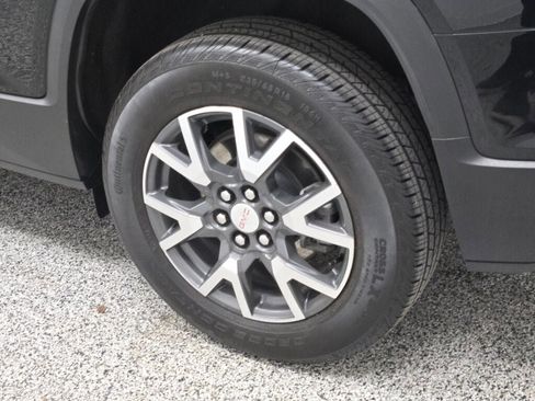 Used 2023 GMC Acadia SLE image 17