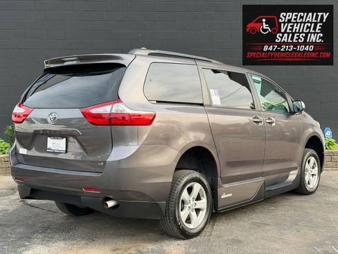 Used 2016 Toyota Sienna LE FWD image 6